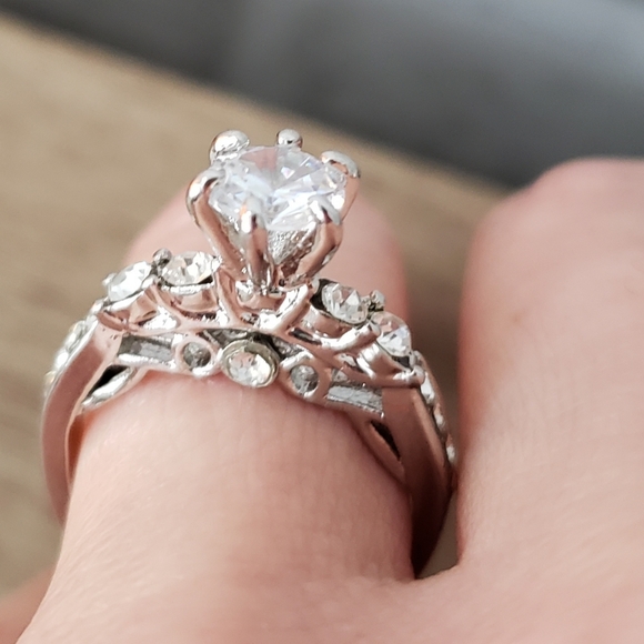 Jewelry - Wedding band raised cubic zirconia silver size 5